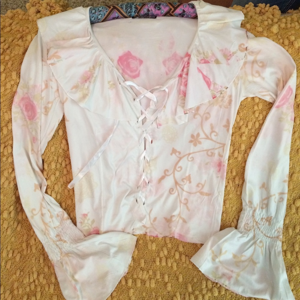 Poet style designer blouse.