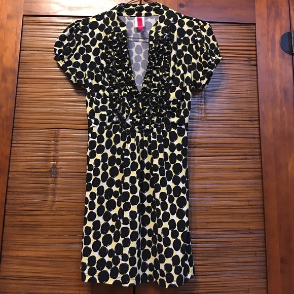 Tops - Cute geometric top - tie back