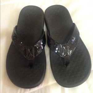 Women's Vionic sandals flip flops black sequin sz7