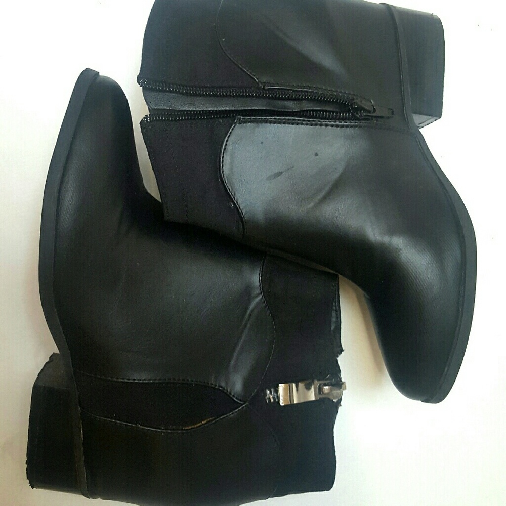Hidden wedged boots