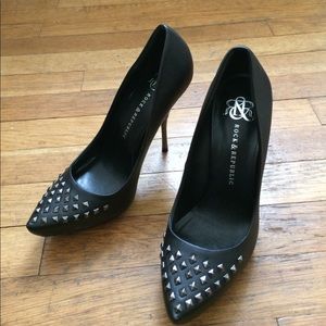 Rock & Republic Black Stilettos w Gunmetal Studs