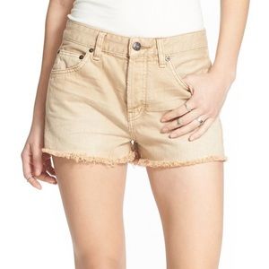 💥SOLD💥Free People Frayed Hem Uptown Denim Shorts