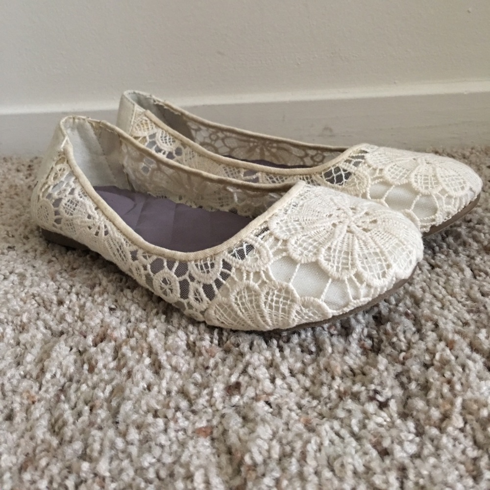 White Lace Flats