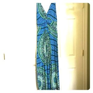 Striking Maxi w/ plunging neckline.  EUC