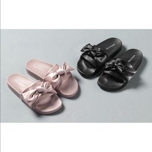 Steve Madden bow slippers