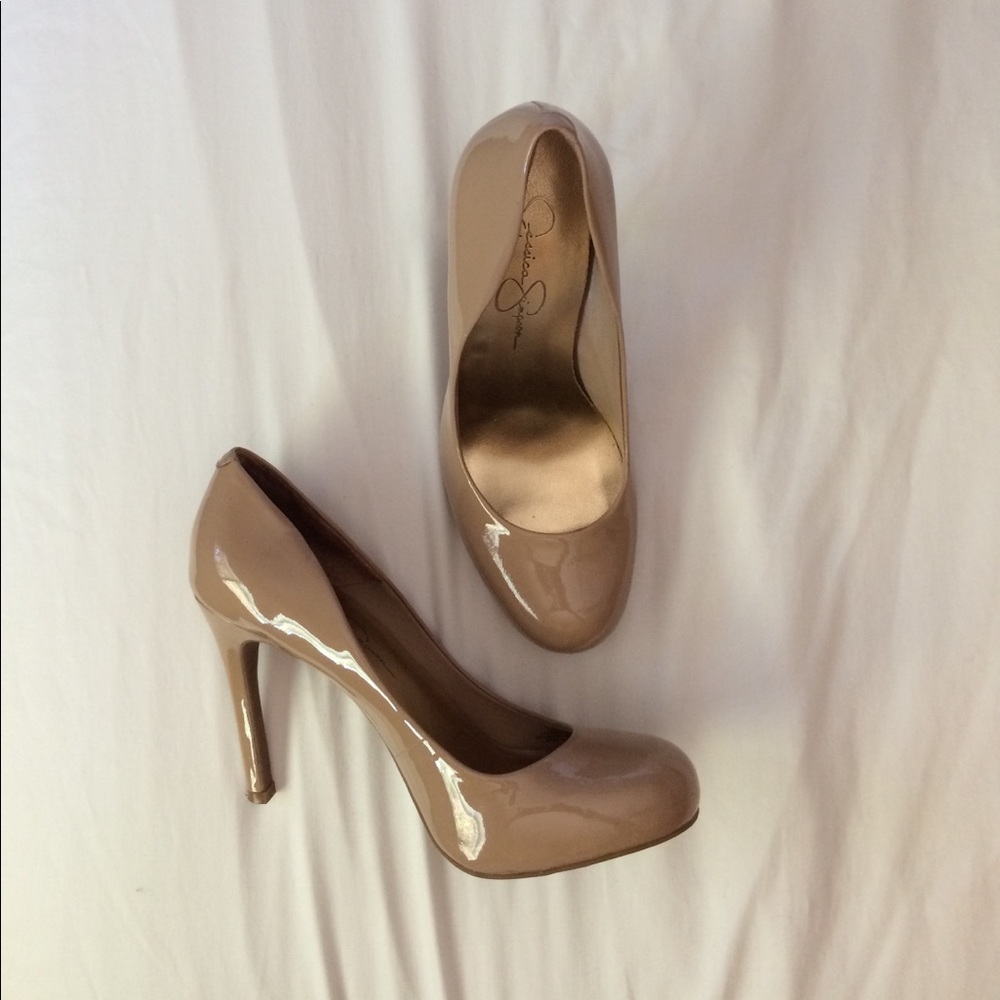 Jessica Simpson nude pump 7.5