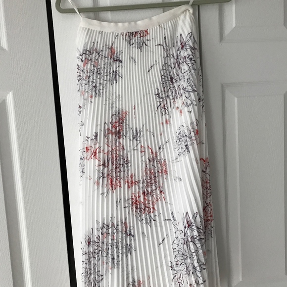 Aritzia Dresses & Skirts - Aritzia White Floral Maxi Skirt size XS