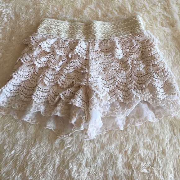 Lace Ruffle Shorts - Picture 2 of 2