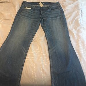 American eagle size 16 long! NEVER WORN!