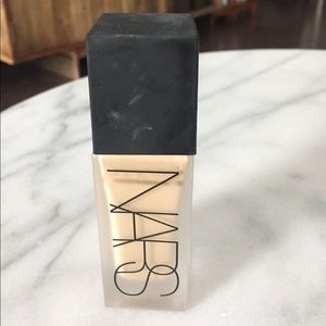 NARS all day luminous weightless foundation
