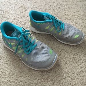 Nike free run tennis shoes