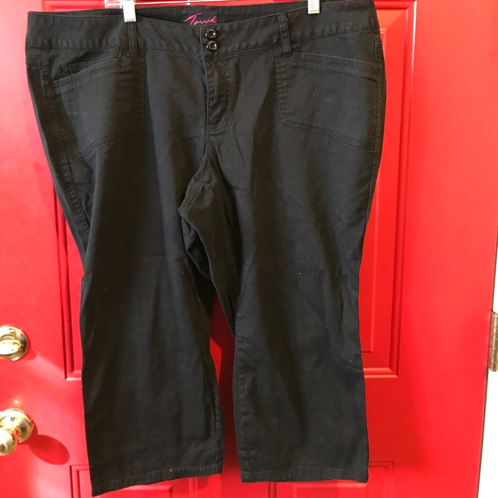 Black Torrid Capri Pants