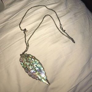 SUper cute leaf necklace