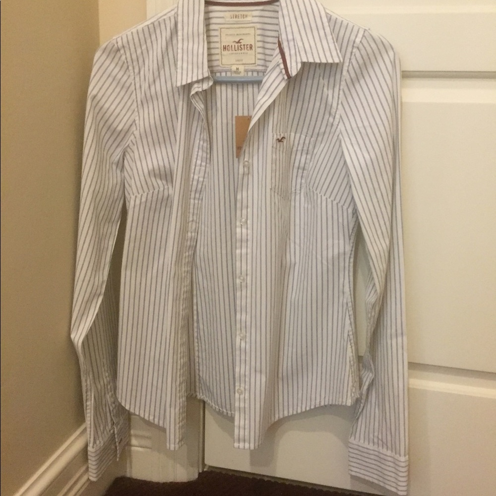 Super cute stopped button down shirt