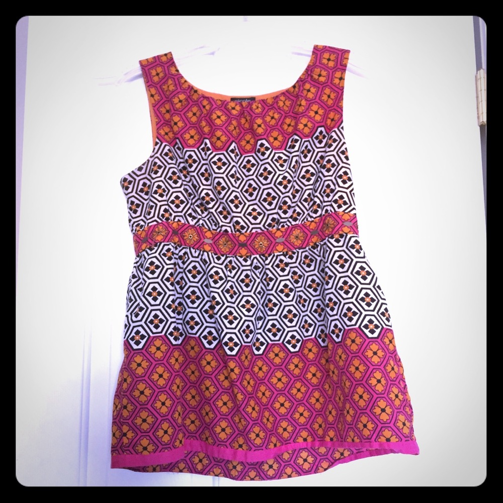 Sleeveless Top w darling details