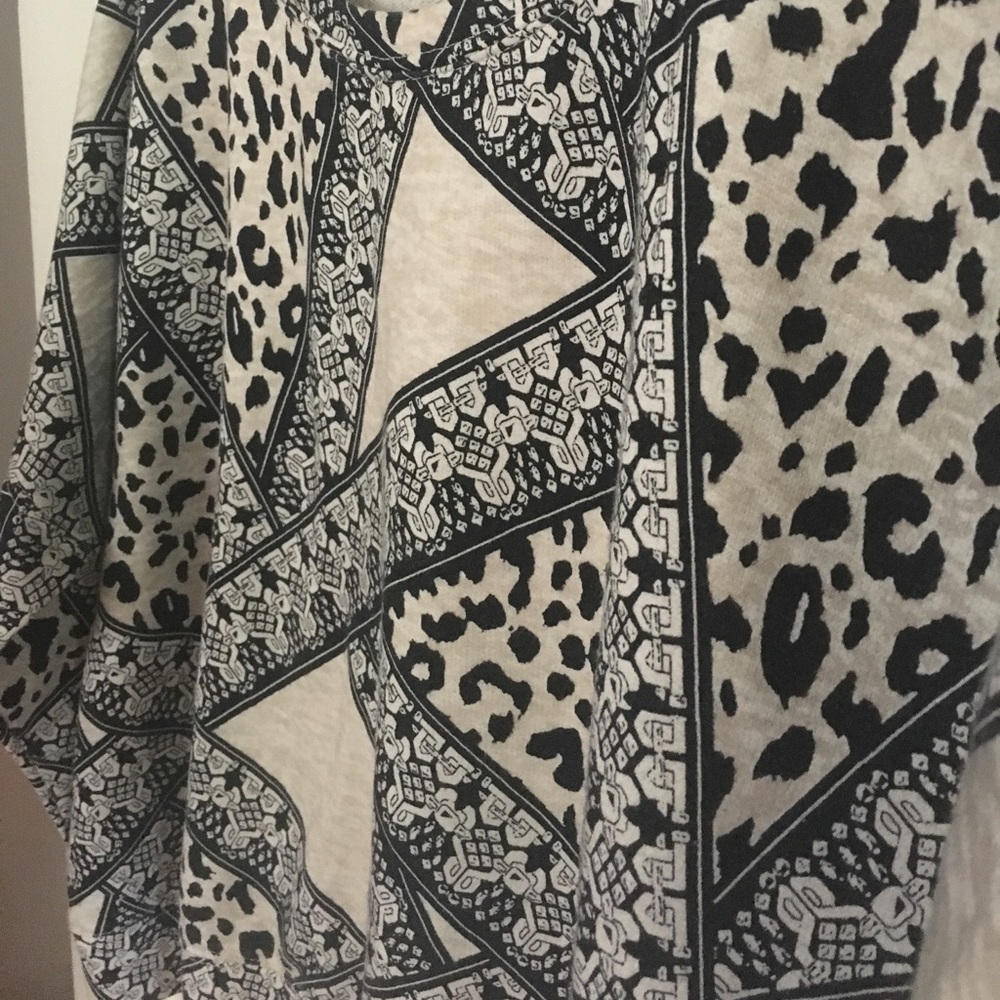 Cream & Black Printed Cropped Sweater (M)