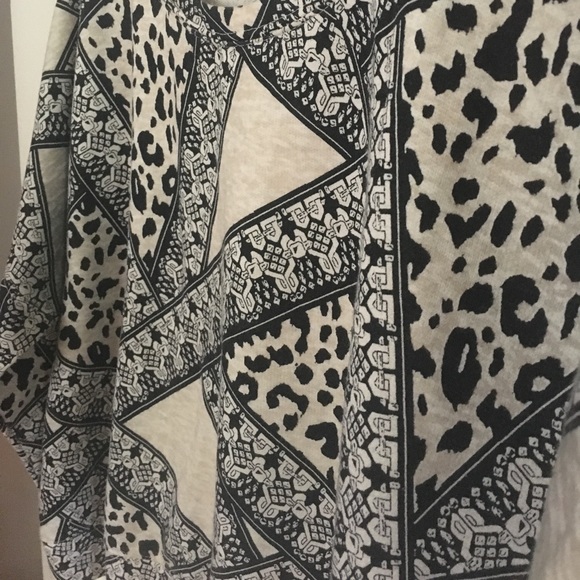 Cream & Black Printed Cropped Sweater (M) - Picture 1 of 3