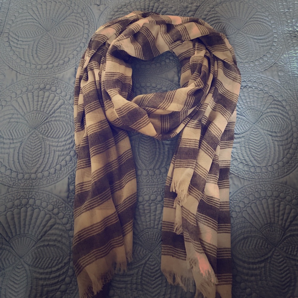 American Eagle scarf !! NEVER WORN !