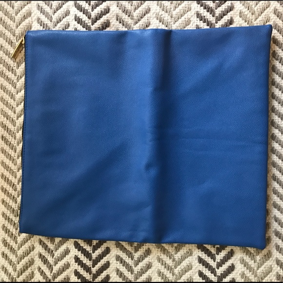 ✨HP✨Fold over clutch - Picture 3 of 4