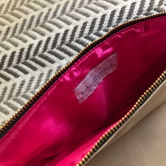 ✨HP✨Fold over clutch - Picture 4 of 4