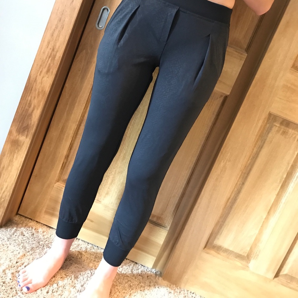 lululemon snakeskin printed joggers!