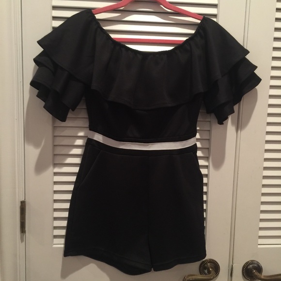 Sexy Cute Black White Romper with pockets - Picture 4 of 5