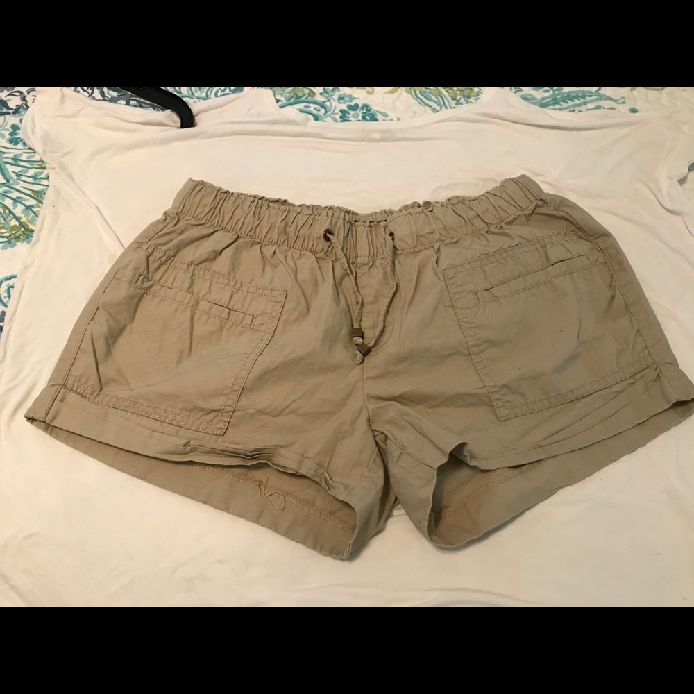 Jessica Simpson khaki shorts