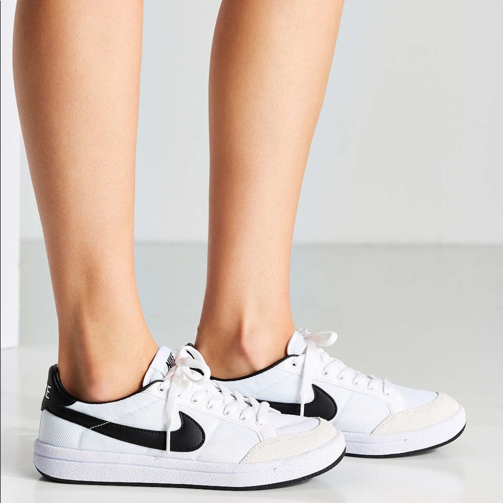 NIKE MEADOW SNEAKERS SZ 9