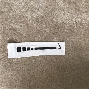 Nike elite fit shooting sleeve