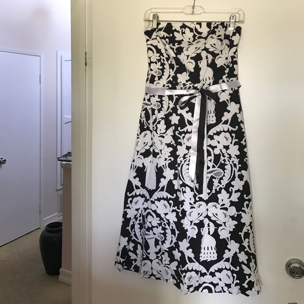 Strapless dress with boning in top