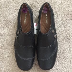 Naturalizer casual flats black