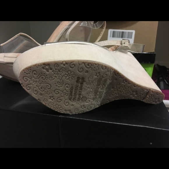 Chase & Chloe wedge sandals - Picture 3 of 3