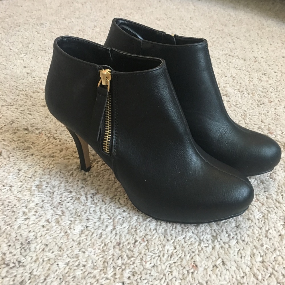 Black Heeled Booties with Zipper