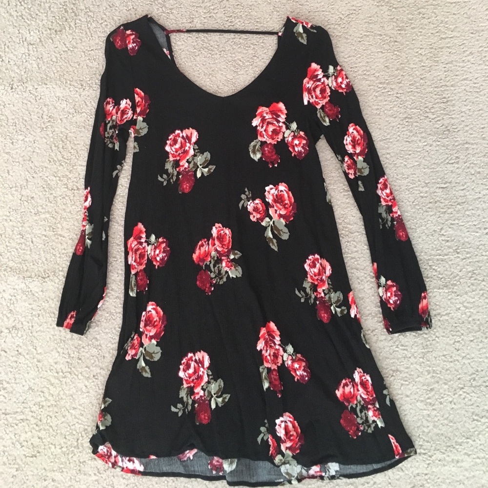 Super cute long sleeved dress with red roses