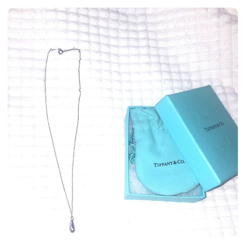 Authentic Tiffany's Elsa Peretti teardrop necklace
