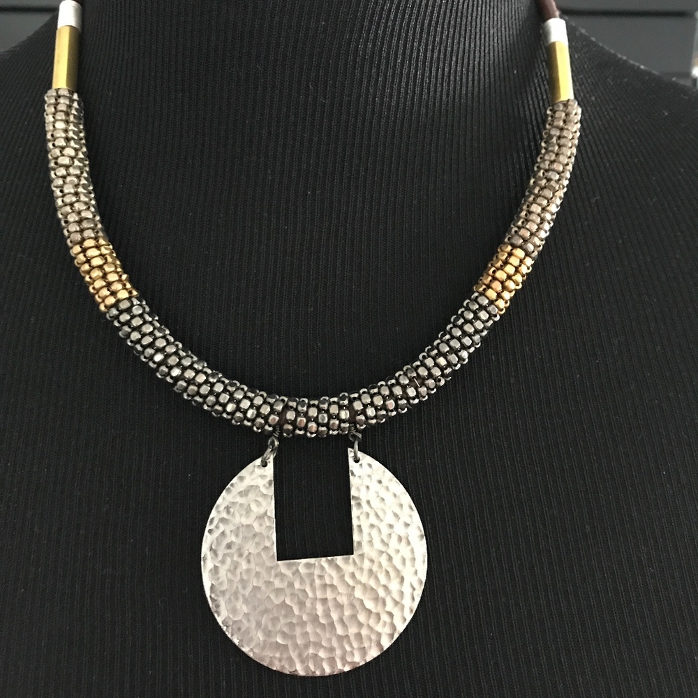 Multi colored metal colar necklace