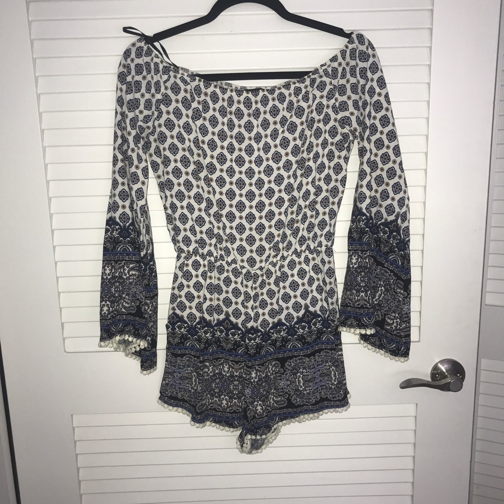 Off the shoulder strapless romper — size large