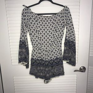 Off the shoulder strapless romper — size large