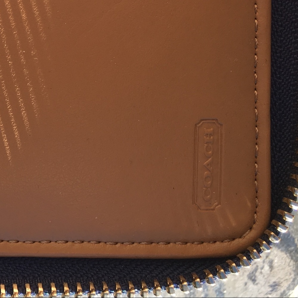 Authentic Coach wristlet - Picture 4 of 5