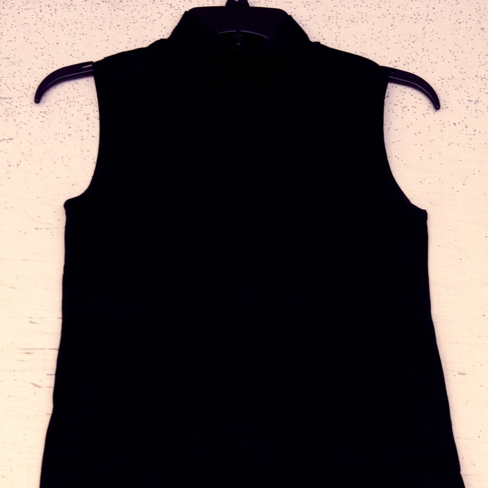 Sleeveless Turtle Neck