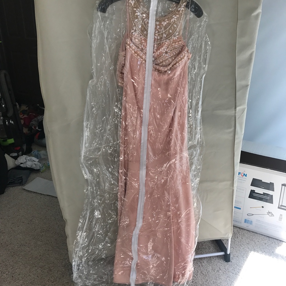 Formal dress - Picture 2 of 3