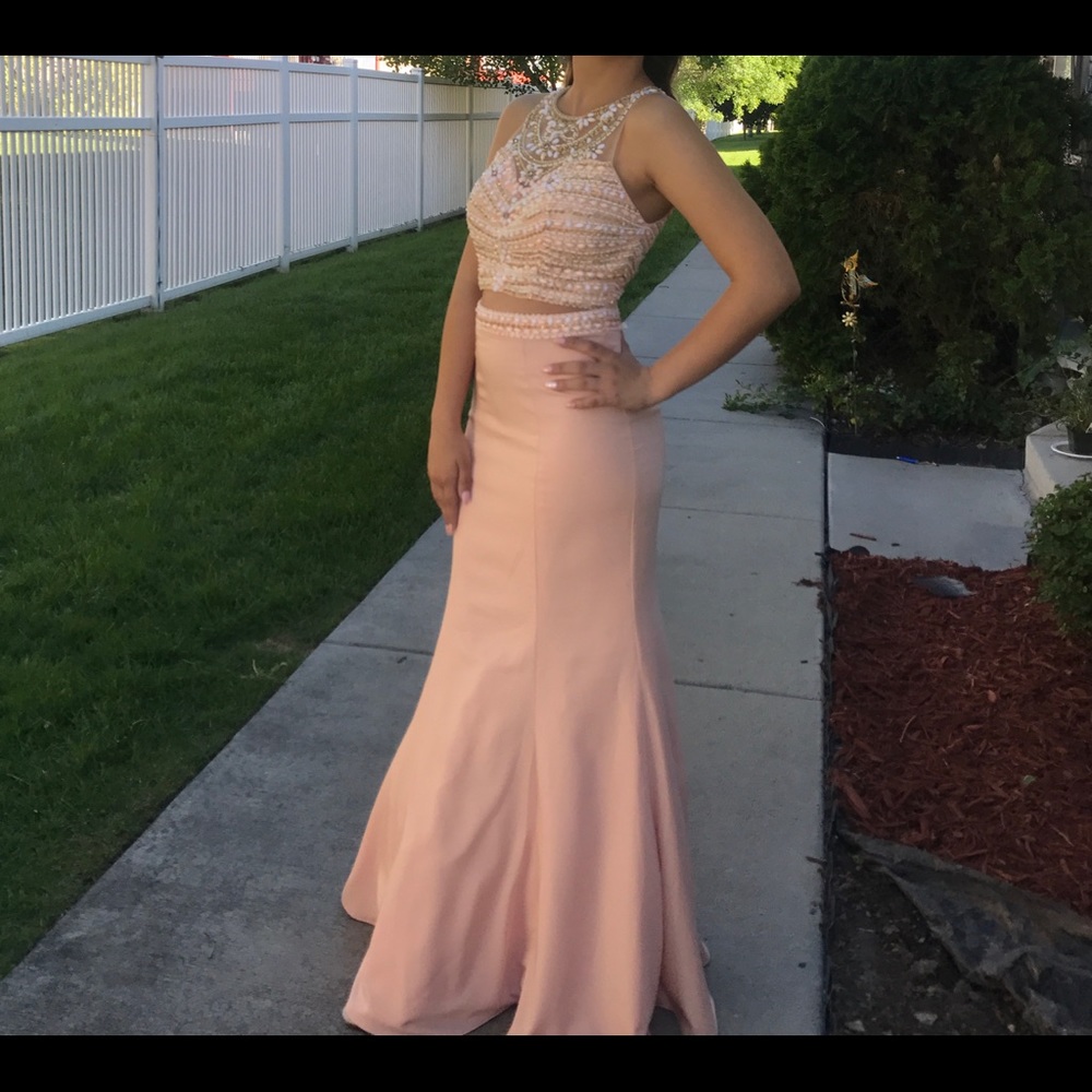 Formal dress - Picture 3 of 3