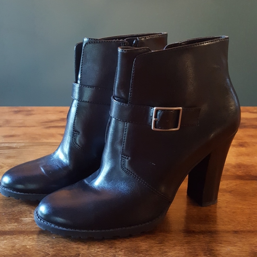 💥SALE💥💥Black ankle booties with side buckle😎
