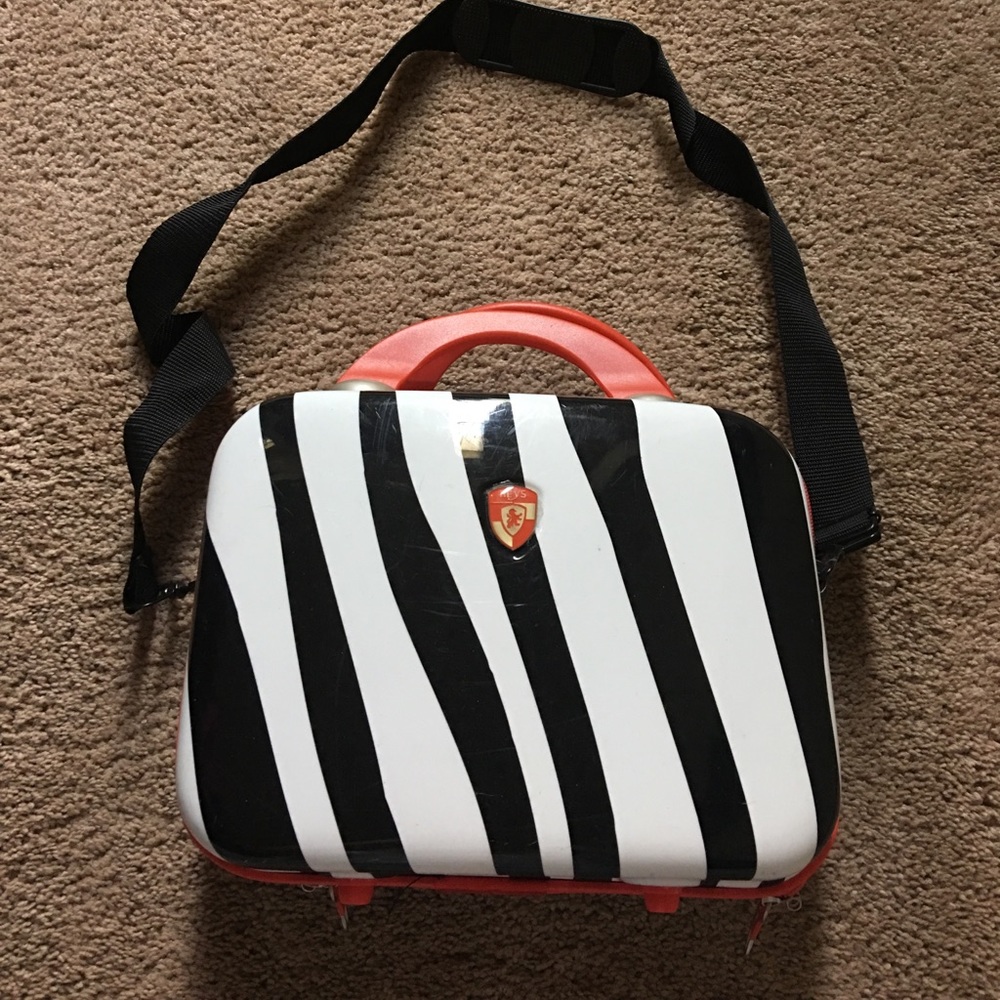 Hard shell cosmetic travel bag