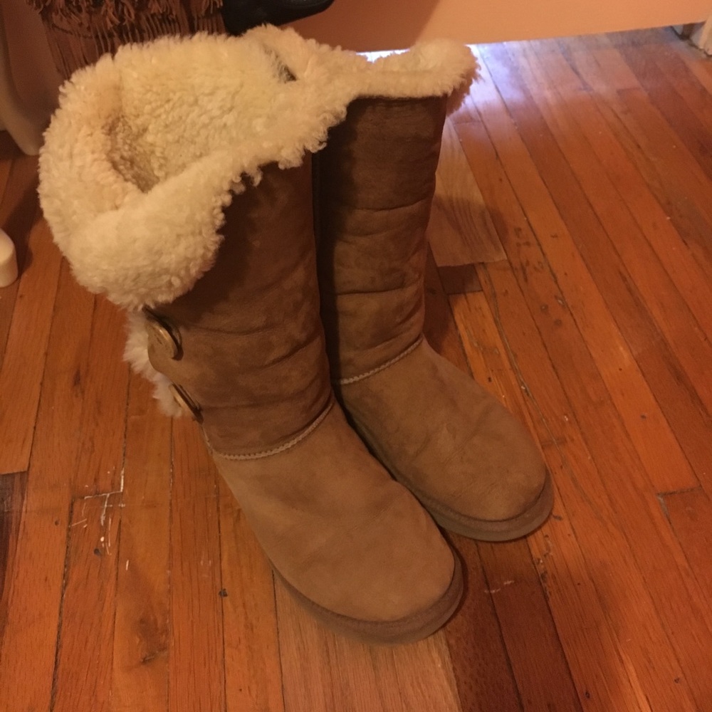 UGG 3 button boots