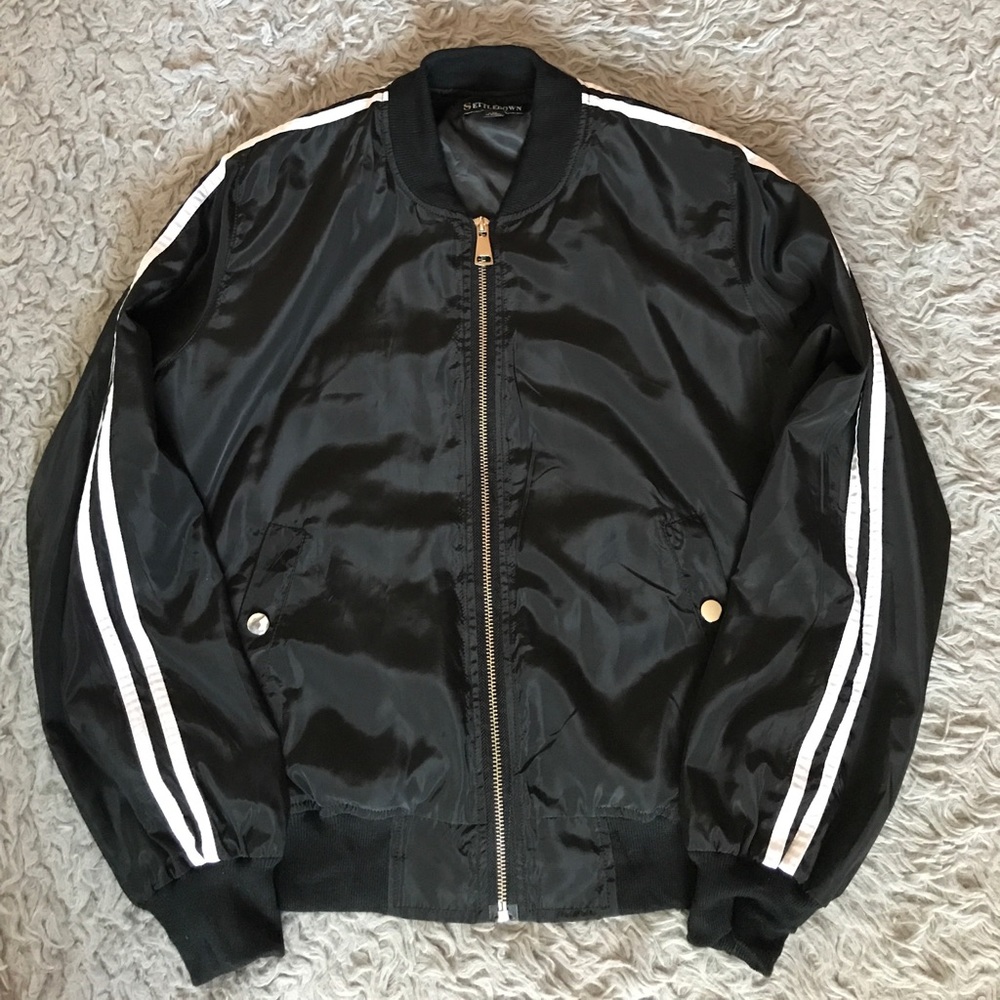 BOMBER JACKET