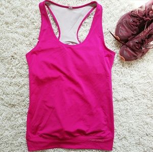 Under Armour Pink tank w/ built in bra 💖