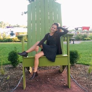 Meet your Posher, Laura