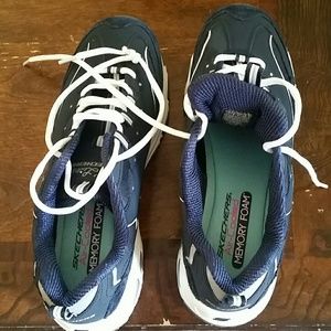 Skechers Air cooled Memory Foam tennis shoes