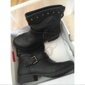 ✨make an offer✨ black studded boots